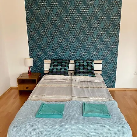 Orangehomes Large Erkel Street Apartment