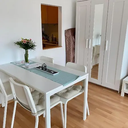 Orangehomes Large Erkel Street Apartment