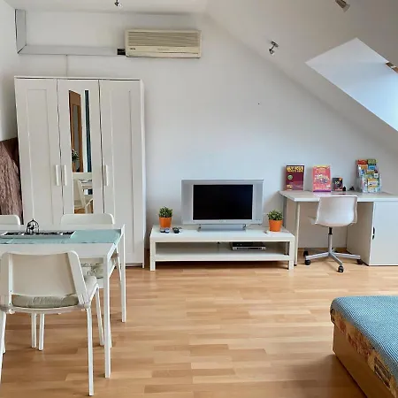 Orangehomes Large Erkel Street Budapest