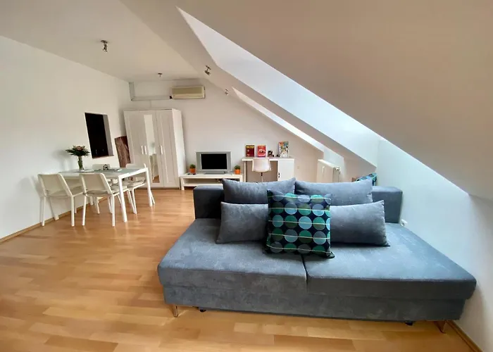 Orangehomes Large Erkel Street Apartment Budapest