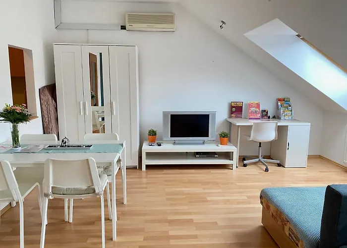 Orangehomes Large Erkel Street Budapest