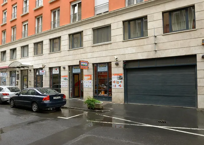 Orangehomes Large Erkel Street